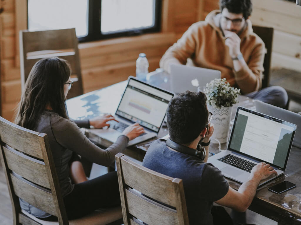 Mobile responsive article